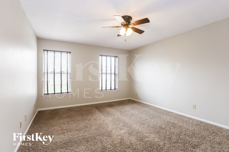 Building Photo - 12851 Old Glory Dr