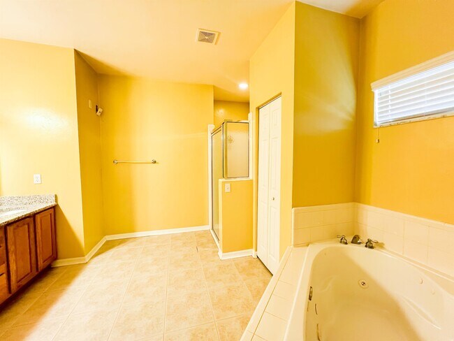 Building Photo - 8436 SW 77th Ave