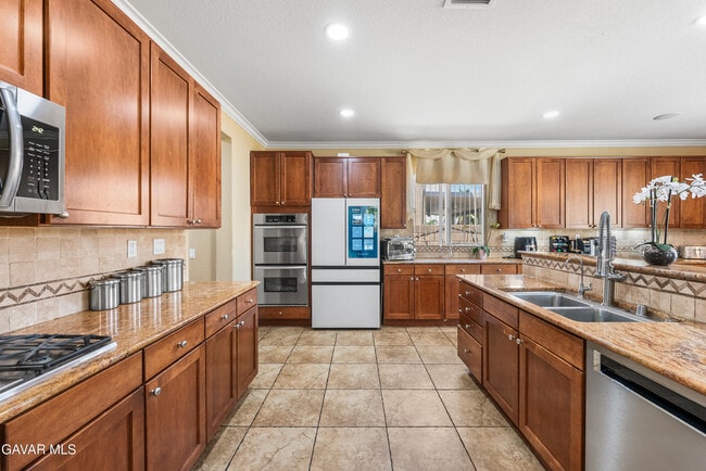 Building Photo - 44256 Dahlia St