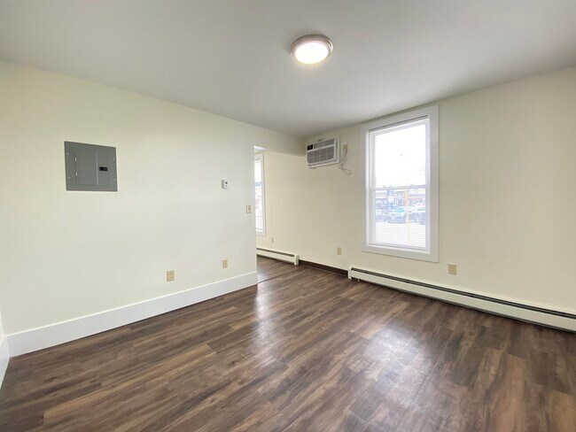 Building Photo - 4 Martin St