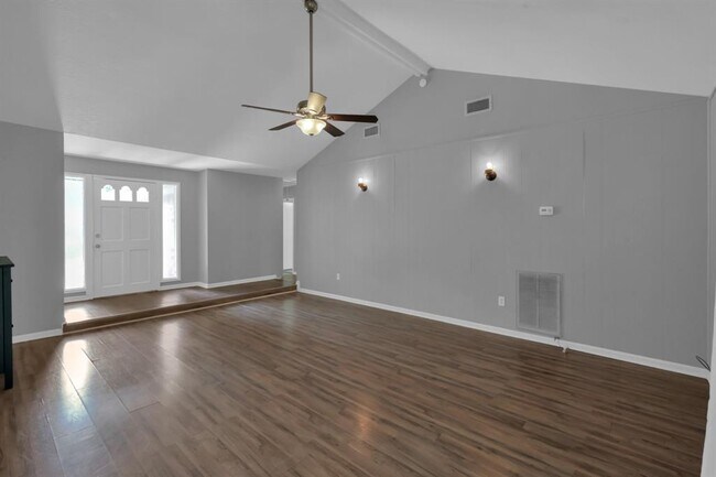 Building Photo - 156 Greenleaf Ln