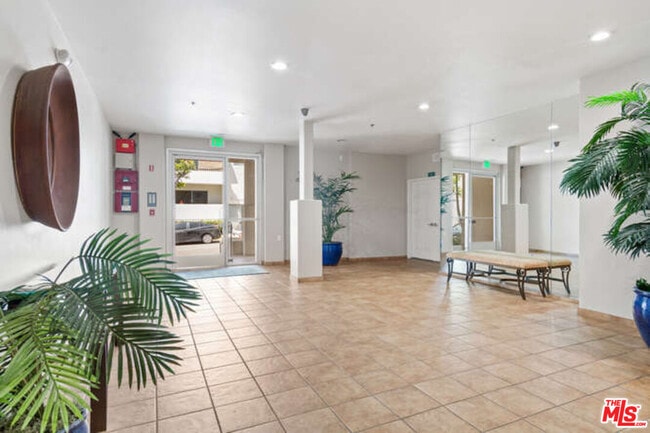 Building Photo - 10790 Rose Ave