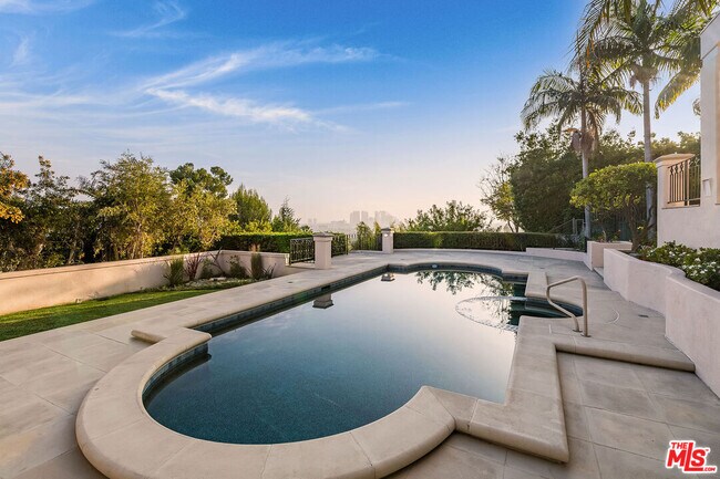 Building Photo - 1136 Calle Vista Dr