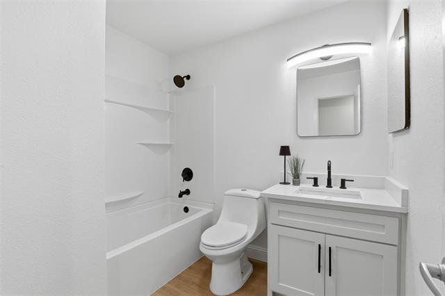 Building Photo - 300 Hidden Valley Dr