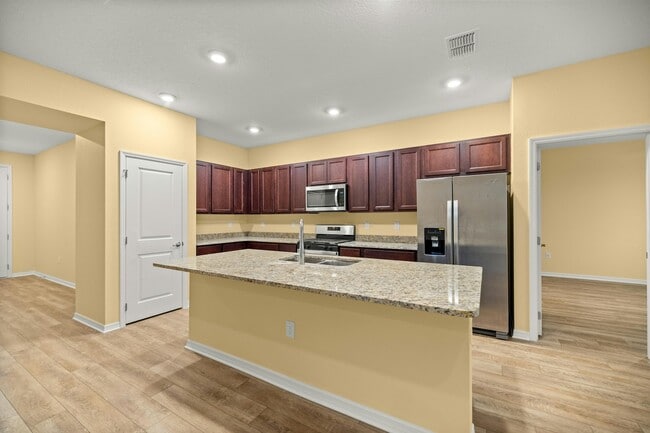 Building Photo - 6137 SW 70th Ave