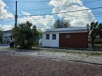 Building Photo - 606 Cross St