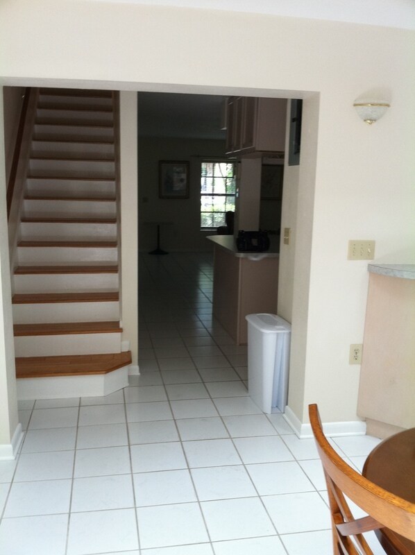 Building Photo - 110 N Tampania Ave