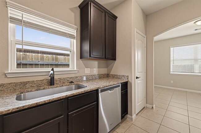 Building Photo - 21218 Echo Manor Dr