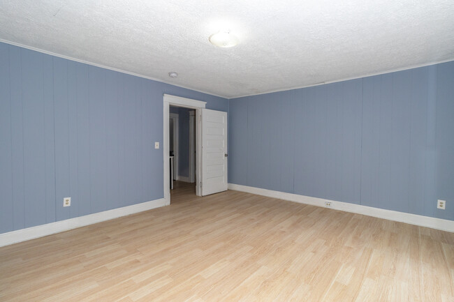 Building Photo - 3224 Garden Dr