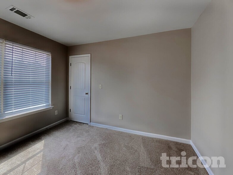 Building Photo - 1006 Grenier Terrace NE