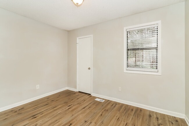 Building Photo - 5461 Austell Rd