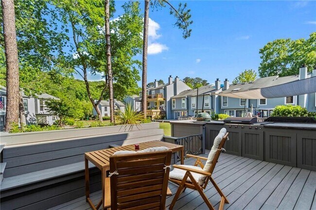 Building Photo - 1028 Riverbend Club Dr SE