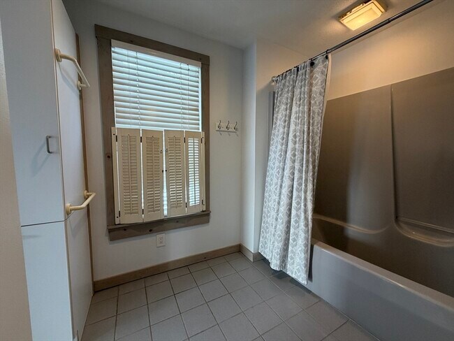 Building Photo - 12 Community Way