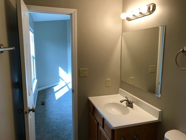 Building Photo - 4 Bedroom 2.5 Bathroom Two Story Brick Front Home in Pike Township!