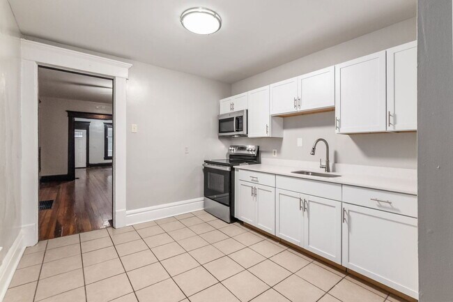 Building Photo - 25 E Blake Ave