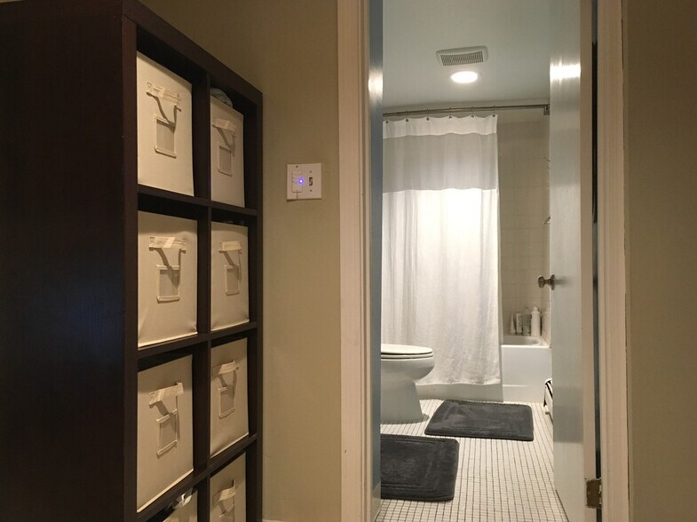 Outside Bathroom/Bedroom 01 - 1895 Beacon St