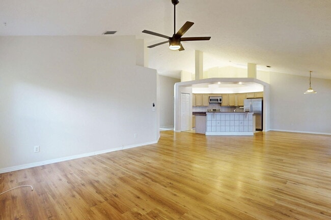 Building Photo - 967 SE Browning Ave