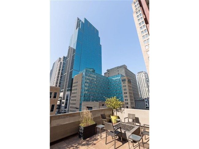 Building Photo - 601 S Marquette Ave