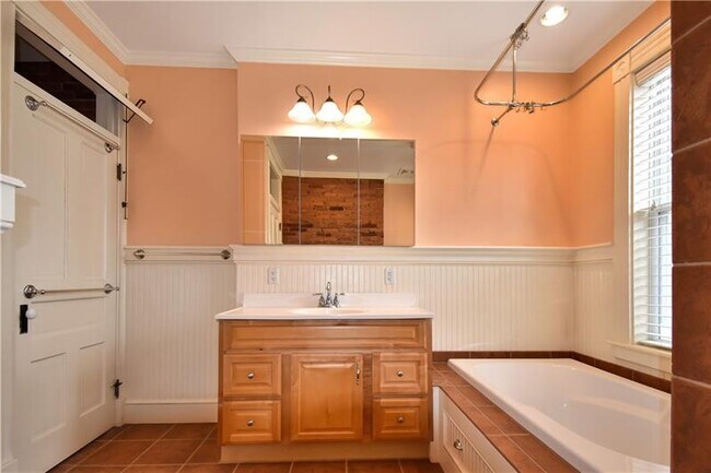 Building Photo - 4214 Post St