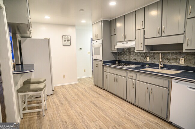 Building Photo - 390 Stoneridge Way