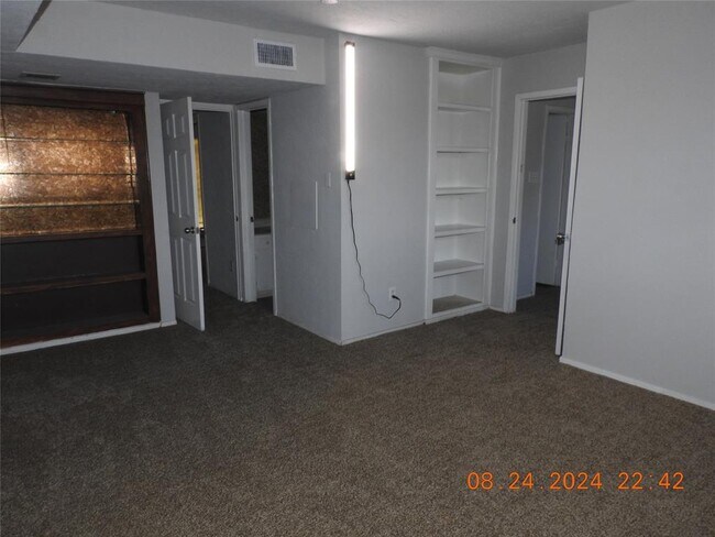 Building Photo - 6305 Westward St