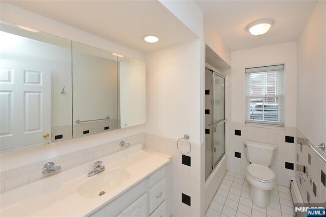 Building Photo - 21-31 Ridge Road Unit D15