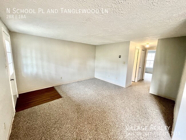 Building Photo - Top Floor! Roomy 2-Bed with A/C & Off-Stre...