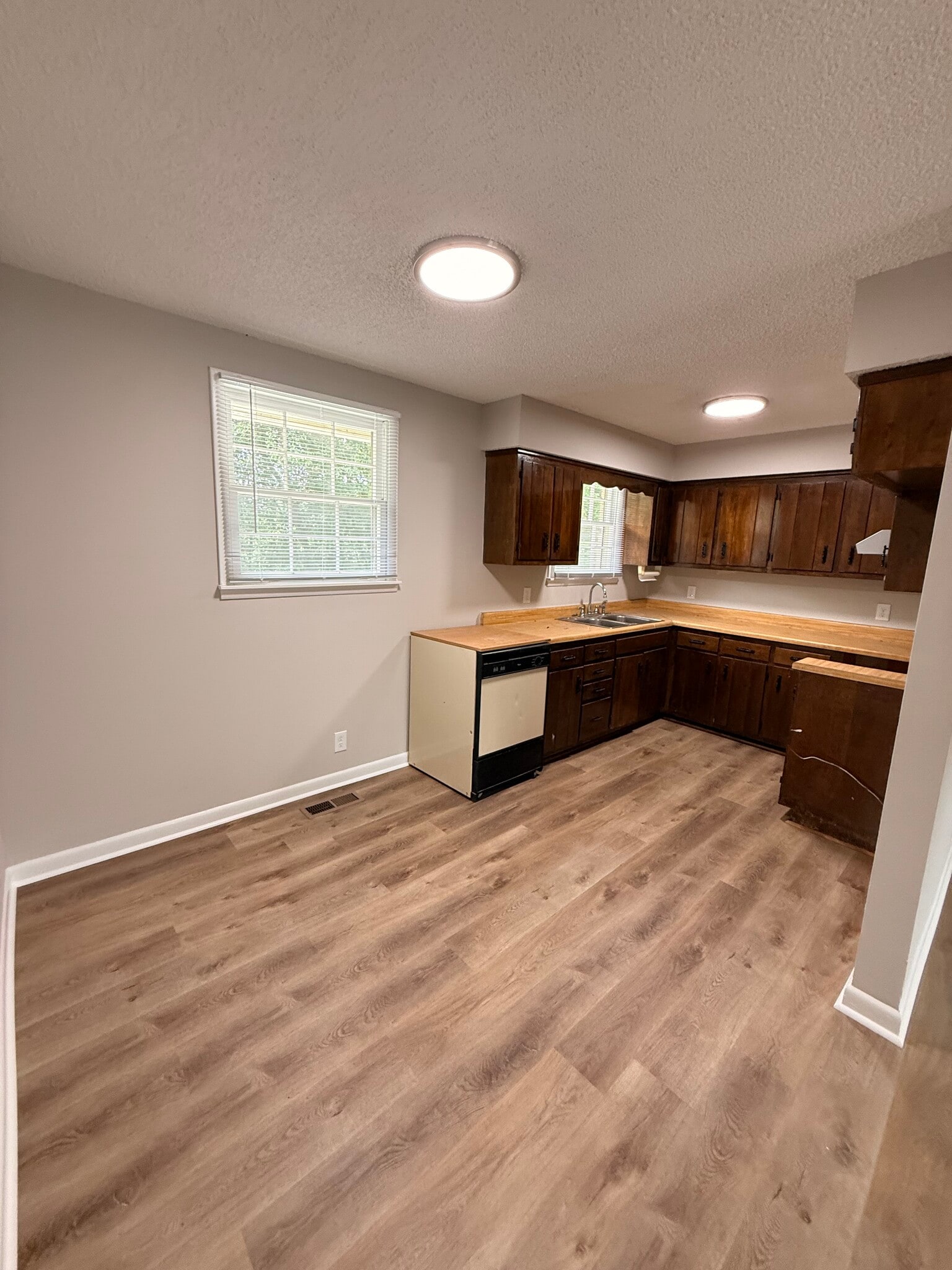 Building Photo - 4923 Barella Dr