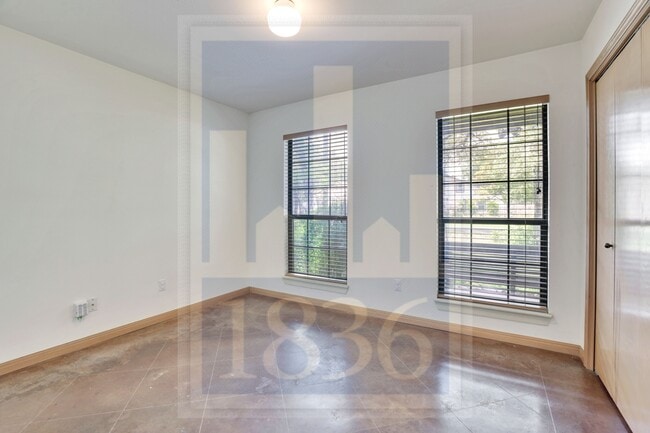 Building Photo - 2305 Balboa Rd