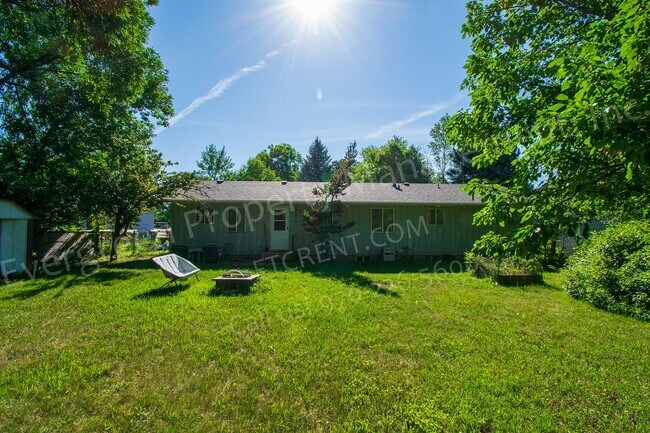 Building Photo - 1117 Fairview Dr