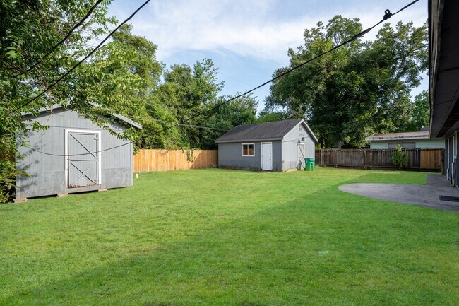 Building Photo - 2906 Newcastle Dr