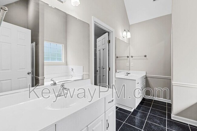 Building Photo - 5780 Carriage Hills Dr