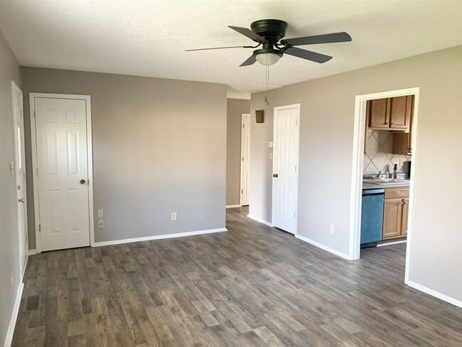 Building Photo - 3 bedroom 1 bath