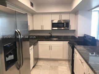 Building Photo - 2655 Collins Ave
