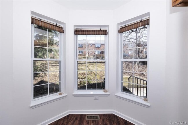 Building Photo - 41 S Moger Ave