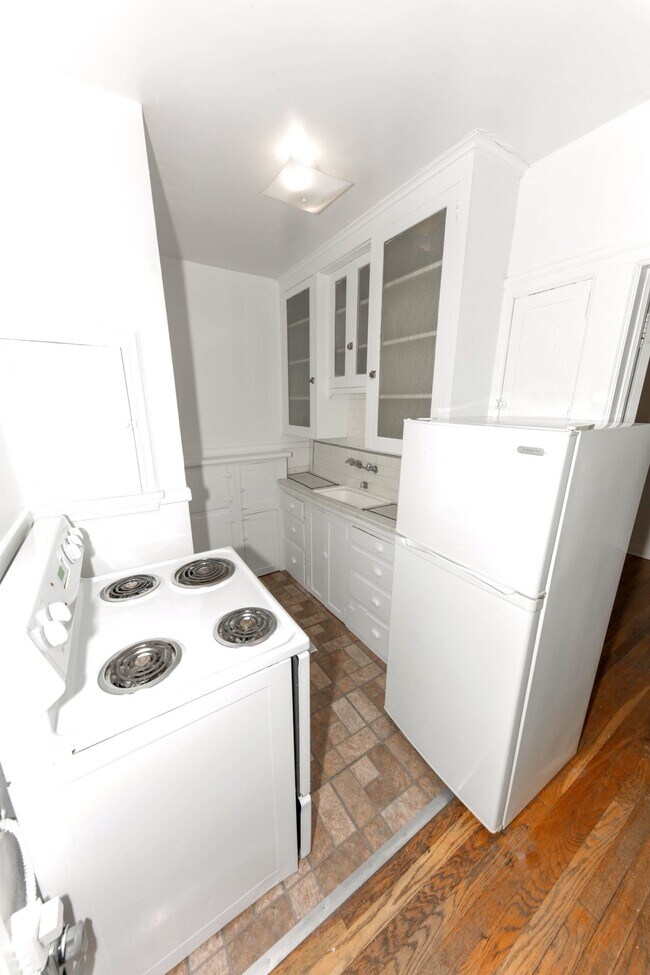 Building Photo - 740 E 300 S
