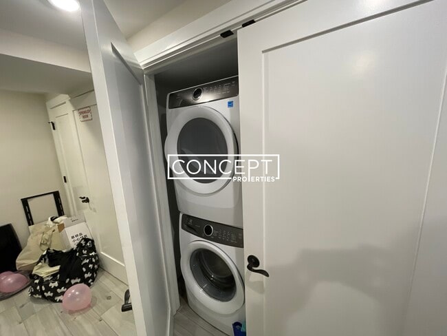 Building Photo - 79A Linden St. Unit 1B