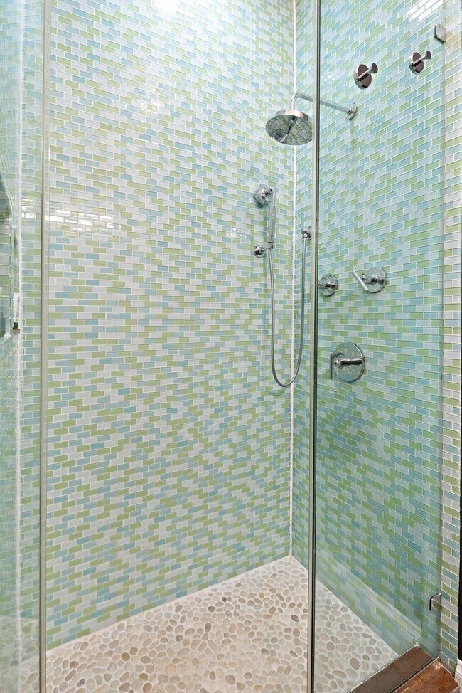 Building Photo - 937 Washington St