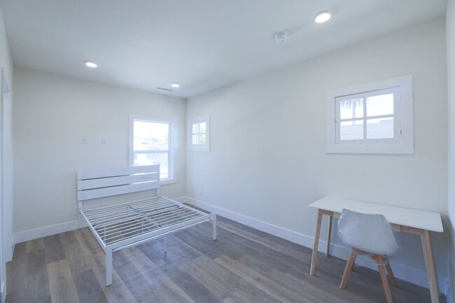 Building Photo - 2811 Menlo Ave