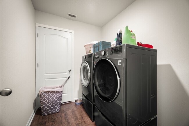 Building Photo - Spacious 4-Bedroom Home with Fenced Yard & Community Amenities – Available June 30th!