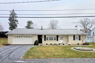 Building Photo - 3 Hillcrest Ave