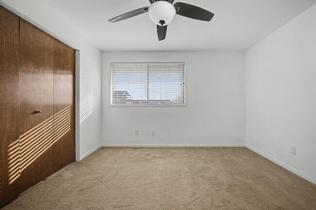 Building Photo - 421-423 Toliver Rd