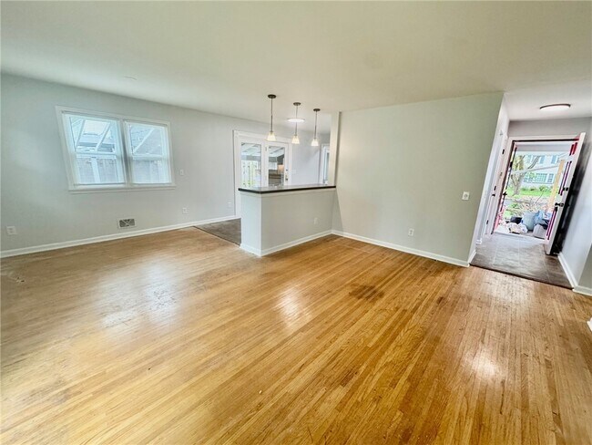 Building Photo - 13 Briggs Ave