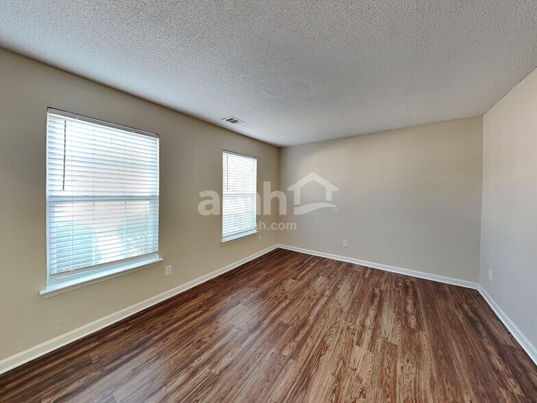 Building Photo - 298 Sheffield Ln