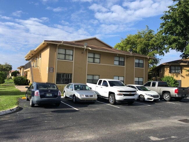 Building Photo - NICE UNIT FOR RENT!!! 2/2 EXCELLENT LOCATION!!