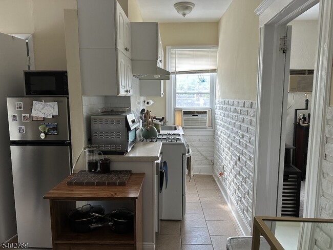 Building Photo - 19 Bowers Ln