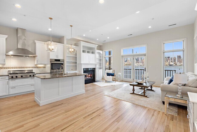 Building Photo - 16 Regency Pl