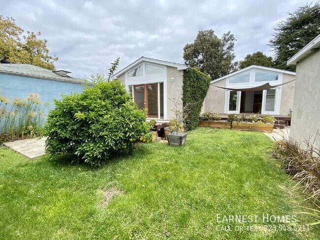 Building Photo - 2577 S Bundy Dr