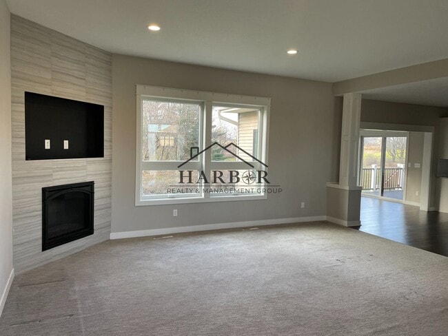 Building Photo - 2049 Kerry Dr NE