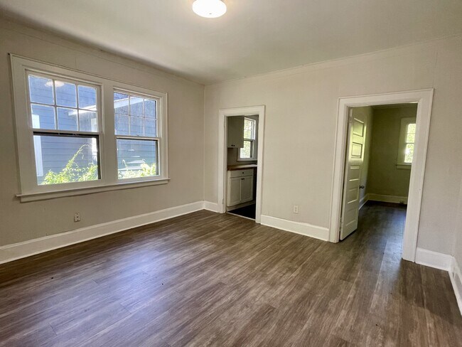 Building Photo - 1205 Tunnel Blvd